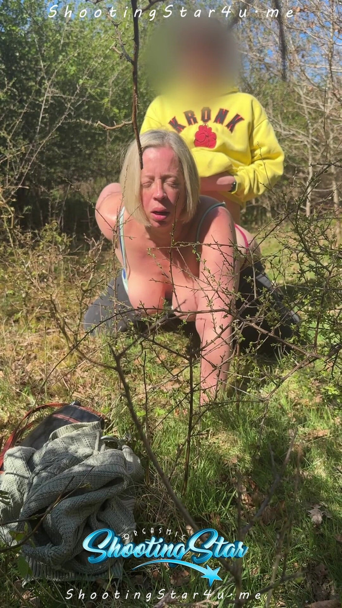 Shooting Star: Une chaudasse coquine reçoit un creampie par un inconnu au...