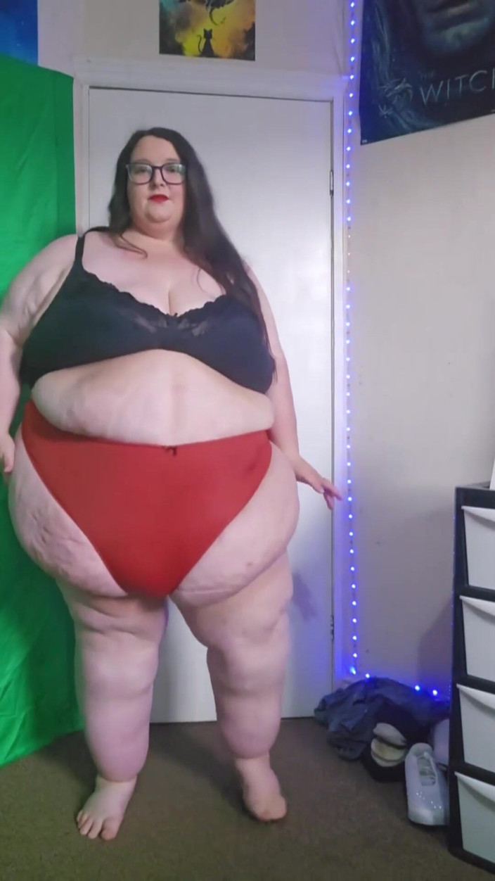 SSBBWLadyBrads: SSBBW Giantess Walking in Tight Red Panties