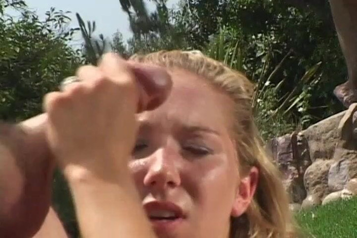 Cryptostudios: Bitchy milf được hứng tình và quyến rũ hàng xóm của...