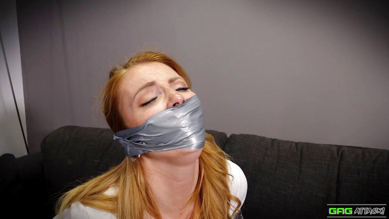 Gag Attack: Mila - GND na pásku bondage