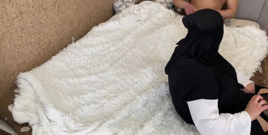 Lux Eva: 射在阿拉伯熟女的紧身裤上