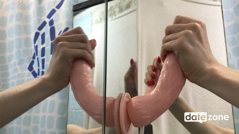 Datezone: Neppe pik ejaculeert rechtstreeks in haar mond en gezicht