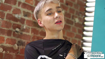 Southern Strokes: SOUTHERNSTROKES perlumbaan untuk tampil