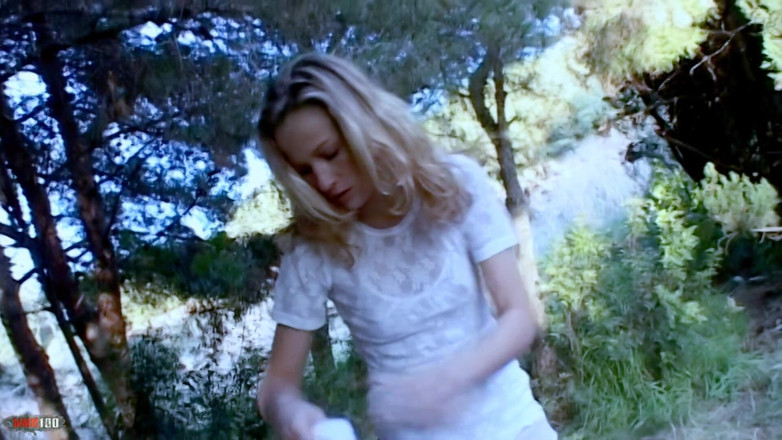 MMM100: 숲에서 옷을 벗는 Lady-margaux 거유 금발녀 Margaux