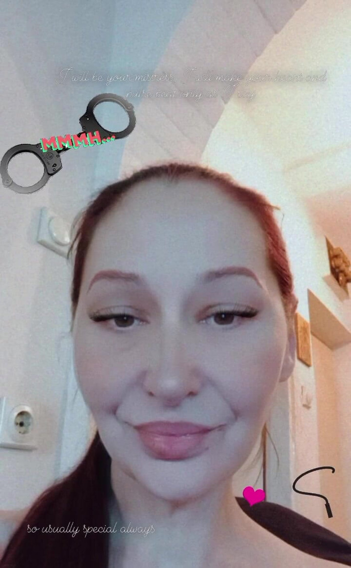 Dominatrix Redsonyja: Că eu sunt fiica vitregă a mamei vitrege planeta Pământ