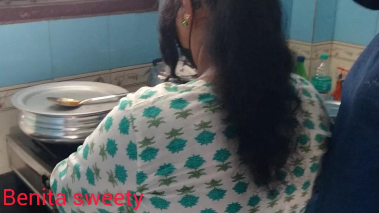 Benita sweety: Nhà bếp nóng bỏng rên rỉ tình dục vợ chồng