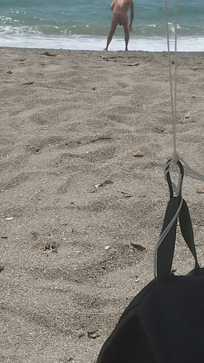 Morbosete000: На пляжі голий, насолоджуючись