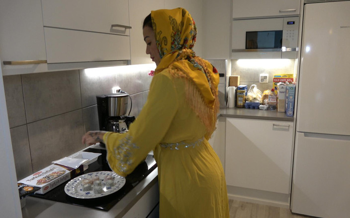 Amateur Homemade Porn: 히잡을 쓴 거유 무슬림 아랍 계모와 집에서 촬영한 섹스