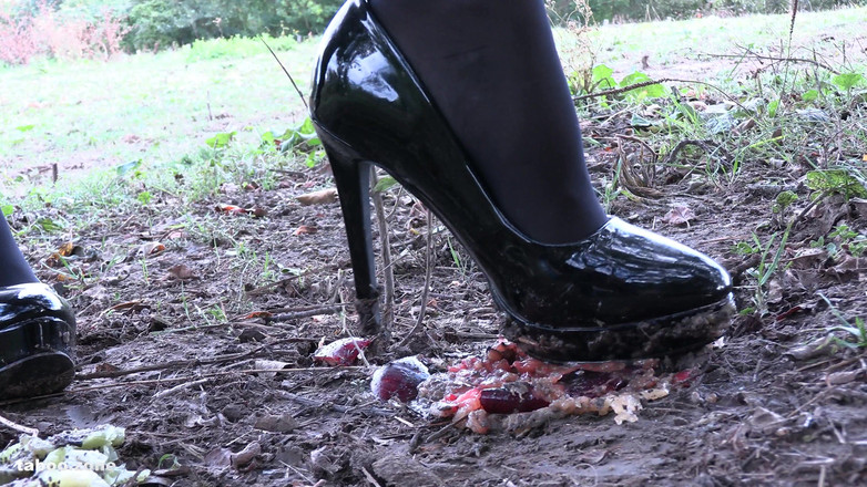 TabooZone: Dominare feminină perversă cu zdrobire și masturbare