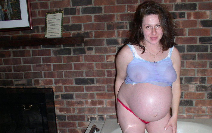 Ambermilf mv: Těhotná hotelová noc