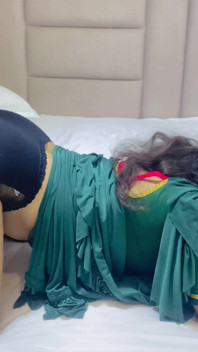 Desi Hot Stepmom Was Caught Alone Today, I Had a Lot of Fun Fucking Her Pussy. I Left Her in a Green Saree Hindiaudio Queenalexa