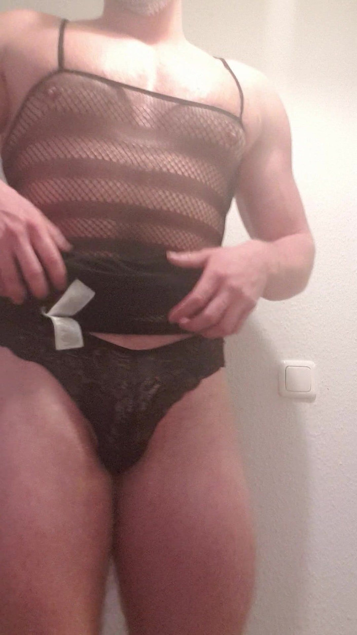 Leon fag boy: Leon mostra il suo corpo e boyclitt