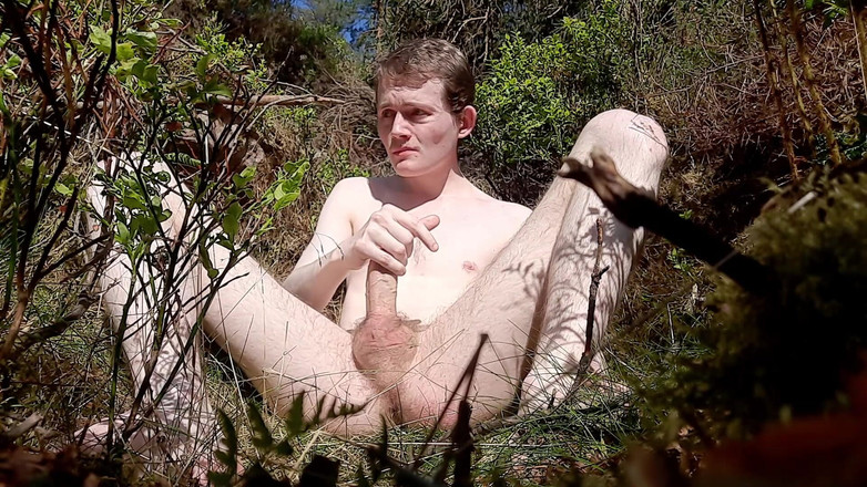 Forest Boi: Goală în pădure, masturbându-se