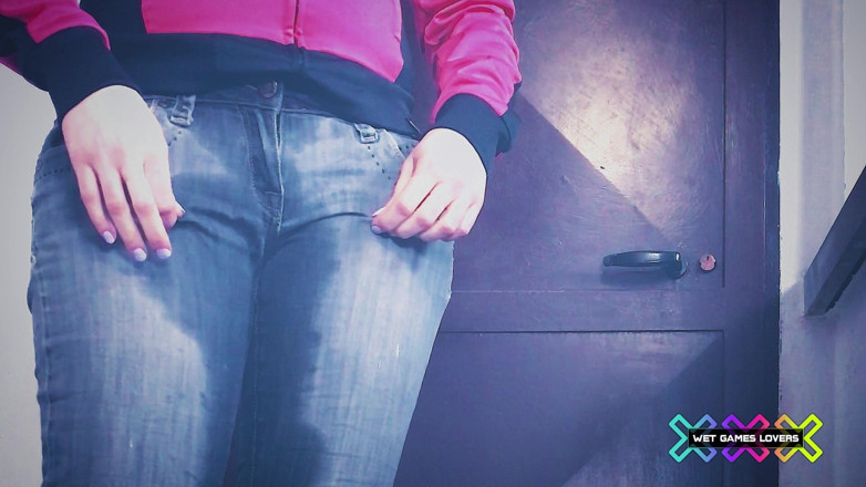 Wet Games Lovers: The Locked Toilet Chronicles - Ep. 01: Jeans Wetting