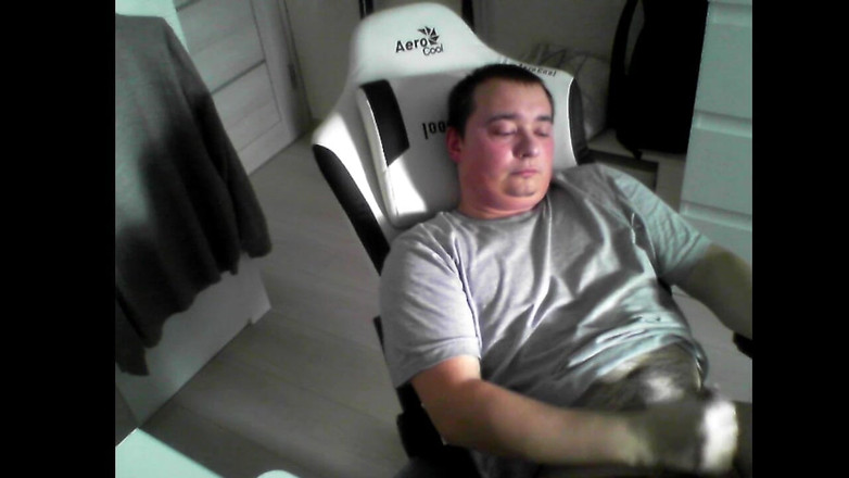 Limara19981: 少額の料金で、私の加入者は私にウェブカメラで自慰行為をするように説得しました