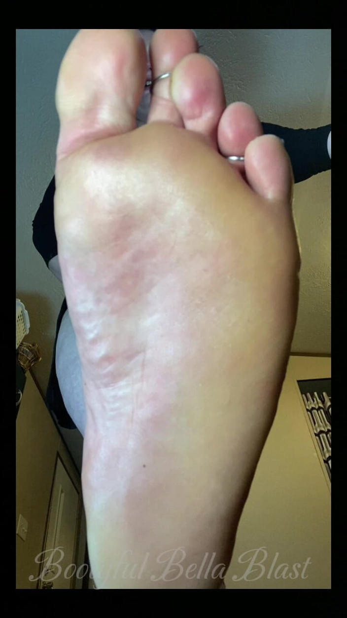 BellaBlast: Fétichisme des pieds, punition : tu feras ce que je dis