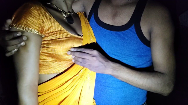 Sexywife: Gorący indyjski Kamwali Bai Romans w Żółtym Sari
