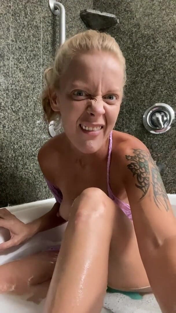 Just Gypsy: Bathtub shenanigans
