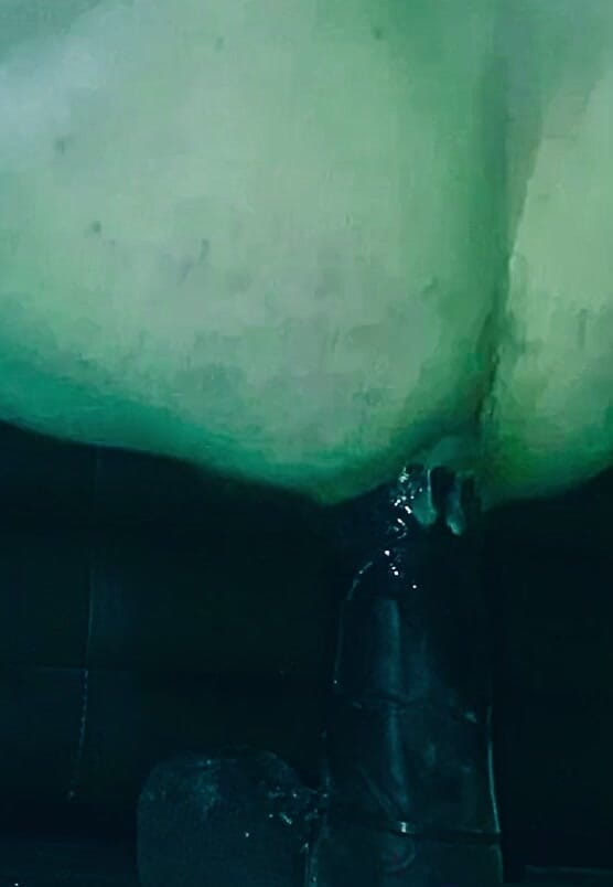 Haggy Baggy: Einen riesigen dildo reiten.