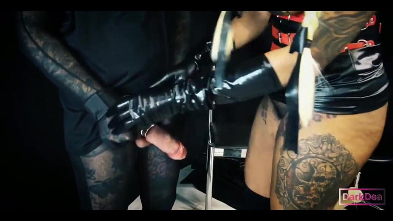 Dark Dea: Збочена королева, яка пожирає члени, у зв'язці порносеріа