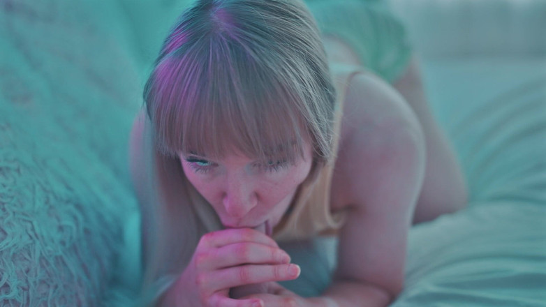 Jolie Lyon: Ibu tiri ini lagi asik muasin memeknya sendirian di rumah