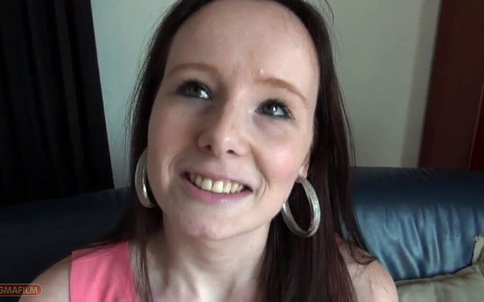 Magmafilm: 干爹提出教她打高尔夫球，但随后他教她别的东西