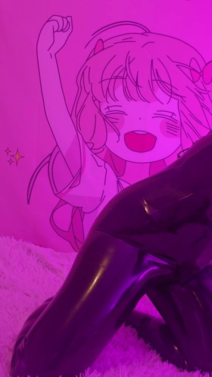 Laska le roomba: Latex Doll Fucks Her Mouth with a Huge Tentacule