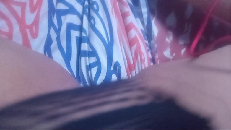 Lobicam: 我喜欢用手指自慰我的振动器，我从我的大里拿出了丰富的乳汁