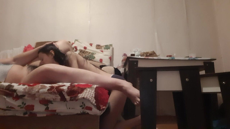 Lesbian-illusion: 按摩师女孩把我打开了，我的女朋友让我达到高潮 - lesbian-illusion