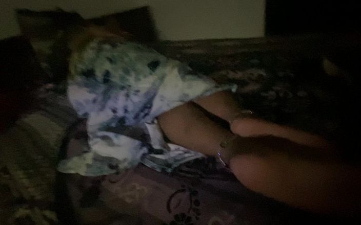 Arabicqueen: Grande rabo tocando e pressionando