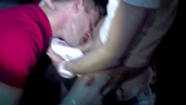 Sneaker Sex Kinky: 자지를 빠는 발 복종