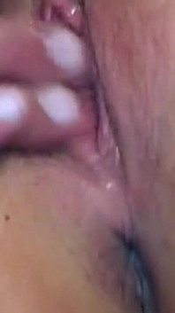 La figa della bionda matura squirting si è allargata e sgocciolante