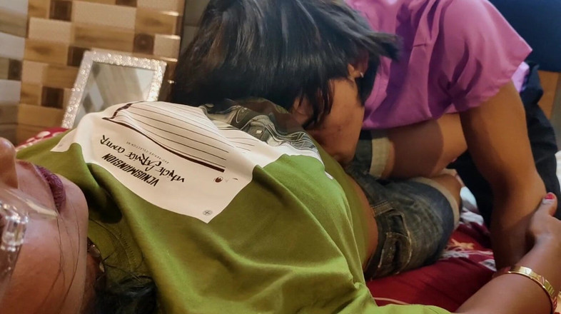 Pankaj Gupta: 데이트 하드코어 섹스 라훌과 모니카에게 전화한 후 친구의 여친과 섹스