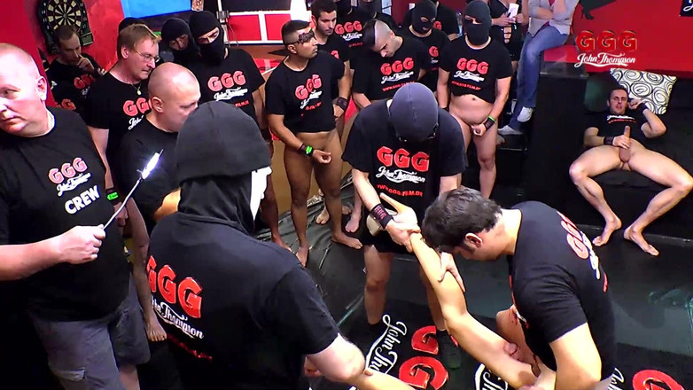 Gang Bang Germany: Ggg John Thompson - 줄리엣 밴도리와 제니 스마트가 바람난 남편 간뱅에 들어갔어