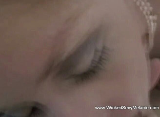 Wicked Sexy Melanie: Maravillosa rubia señora chupa polla dura en primer plano