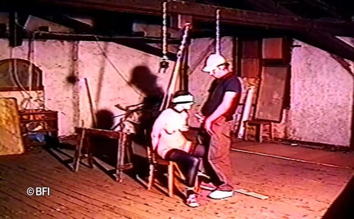 Slave Seks: Garage punishing