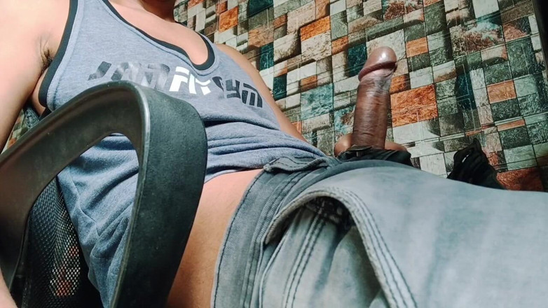 Hornyboy2058: Enorma kuk ruttnar under tighta militära underkläder