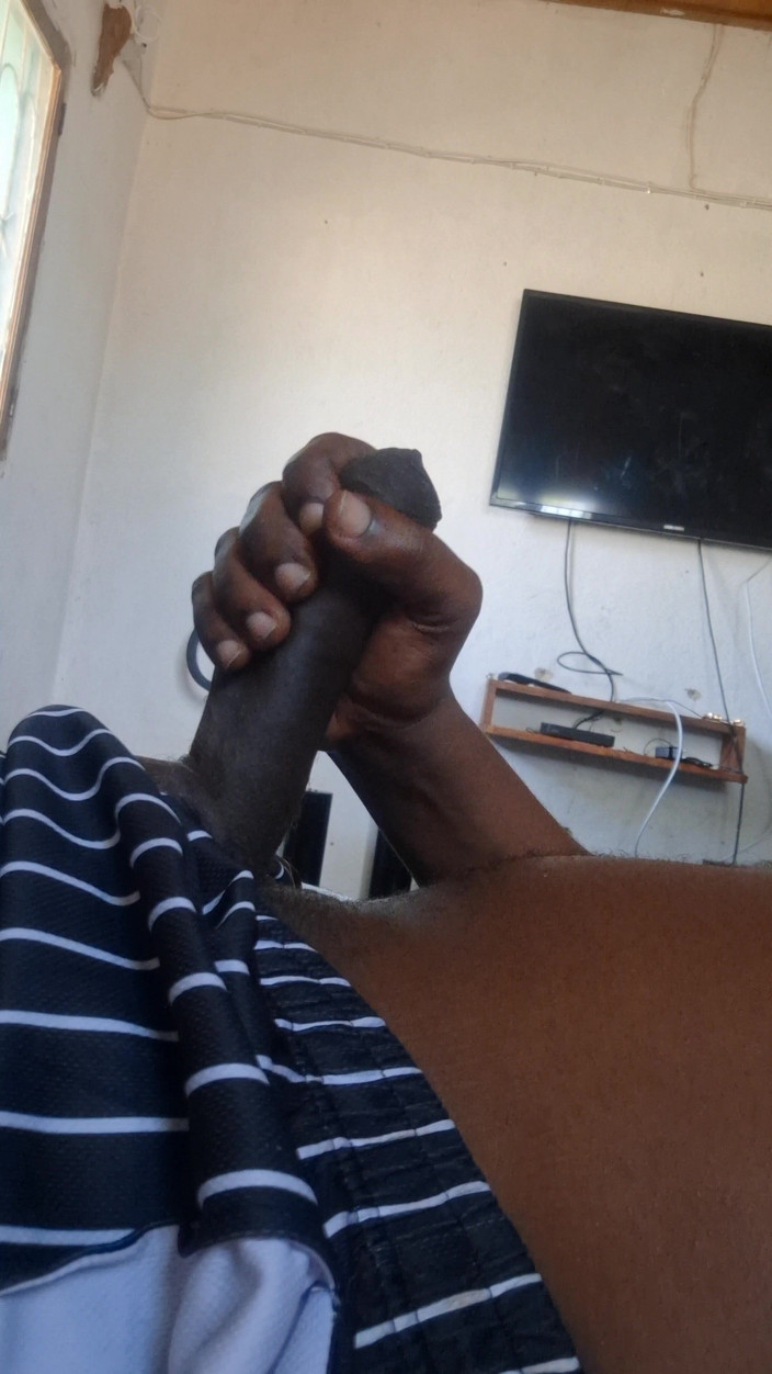 Bumba: Aku muncrat banyak banget, pelacur ini kangen banget sama kontol...