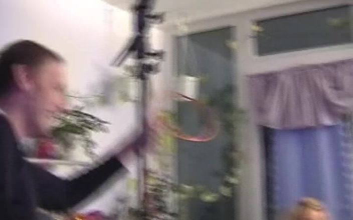 Enjoy German porn: Büyük memeli Alman orta yaşlı seksi kadın ateşli sikişten sonra...