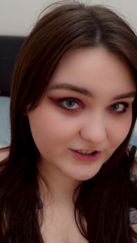 Je vais t’apprendre à te branler la bite et le cul pour que ton orgasme soit inoubliable ! Une maîtresse russe se masturbe