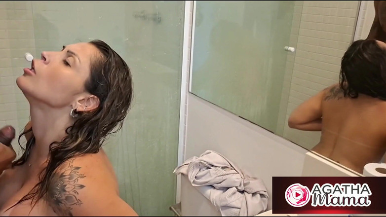 Agatha Mama: Agatha Mama i duschen är hetare Maken BBC anländer precis när...