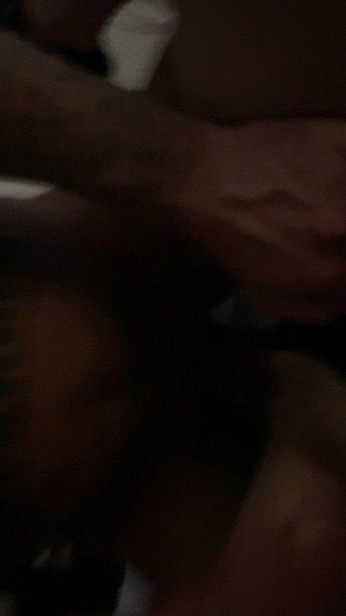 Shebad: Manželka prosí o výstřik v hotelu s manželovým přítelem