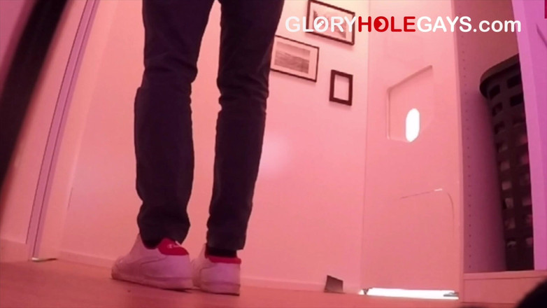 GLORYHOLEGAYS: Turista cachonda se detiene en el gloryhole - termina en una...