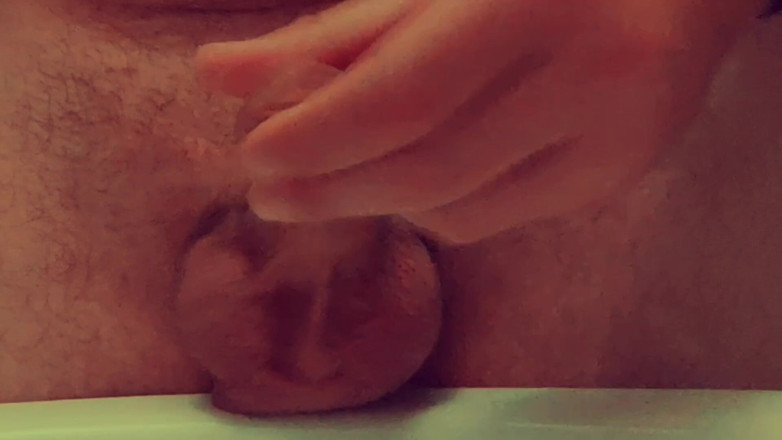 My little secret: Masturbating in the sink