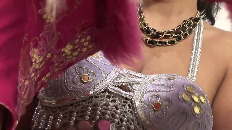 American Idol X: Sexy outfit