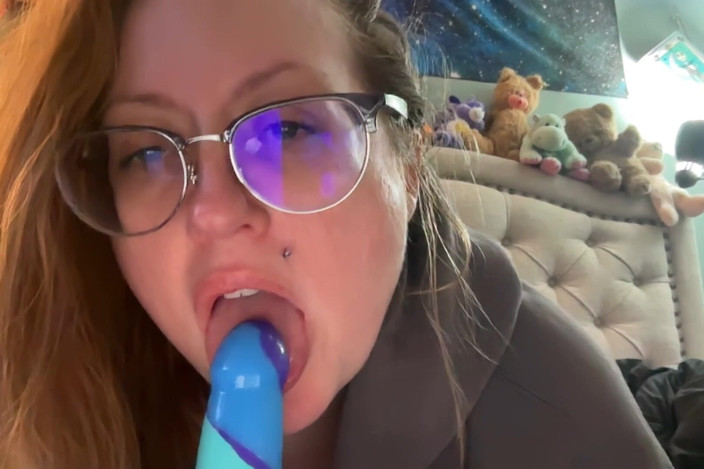 Honey Doll: Procvičování mých dovedností v práci s kouřením na robertku