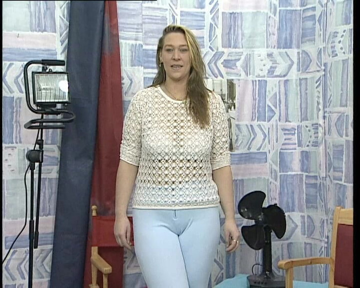 YOUR FIRST PORN: Mollige Sandy Sucht, Einen Mann - gordita Sandy está buscando hombre