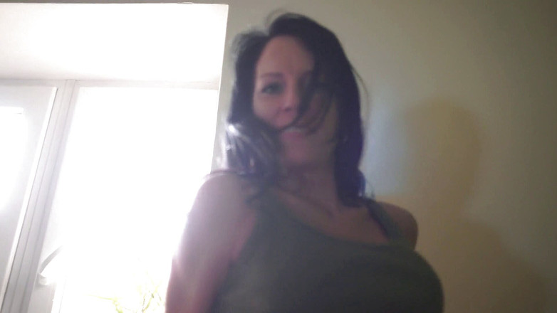 All Those Girlfriends: Staffy s'exhibe dans la cuisine pour vous