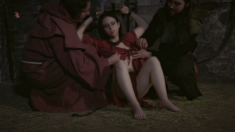 Inquisition and prison world: Thieving Whore - a Chained Hungry Maid Gets Some Water and...