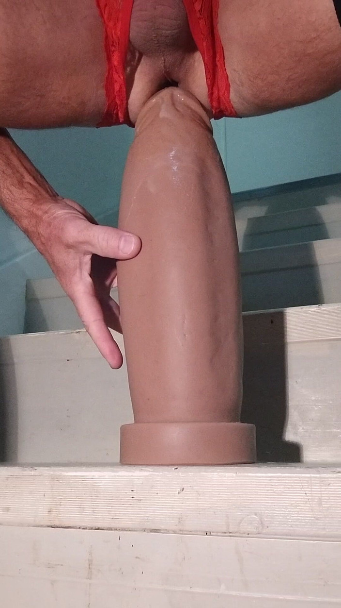 dragontrainer5: CD变性人插入极端假阳具